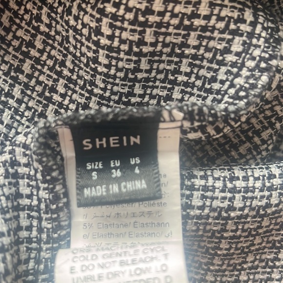 Roaring Ruffles - Picture 4 of 4